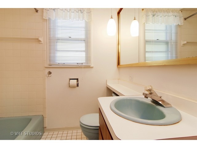 328 E Quincy St, Riverside, IL 60546 photo 9