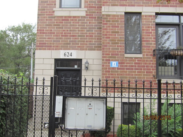 624 E 43rd St #4, Chicago, IL 60653 photo 1
