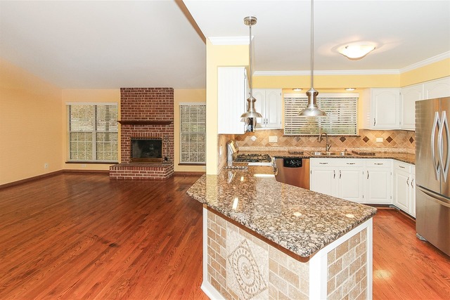 825 Red Oak Dr, Bartlett, IL 60103 photo 10