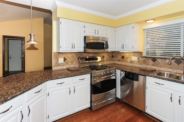 825 Red Oak Dr, Bartlett, IL 60103 photo 7