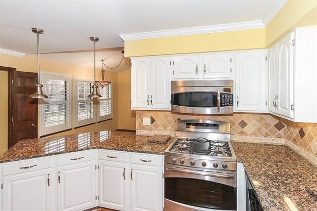 825 Red Oak Dr, Bartlett, IL 60103 photo 8