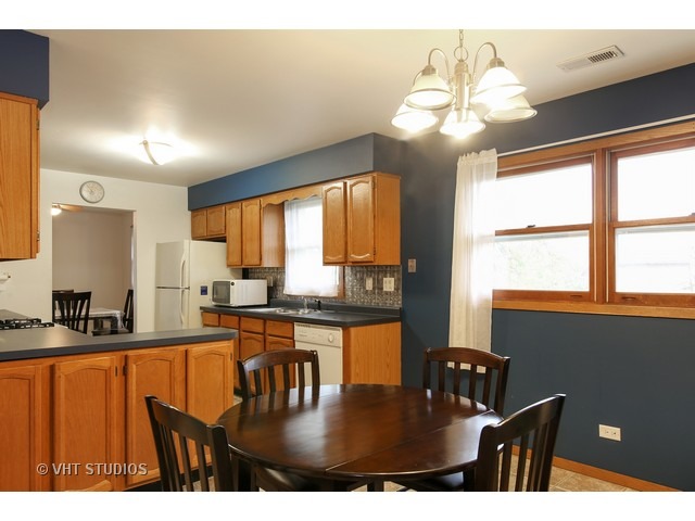 185 S La Londe Ave, Addison, IL 60101 photo 6