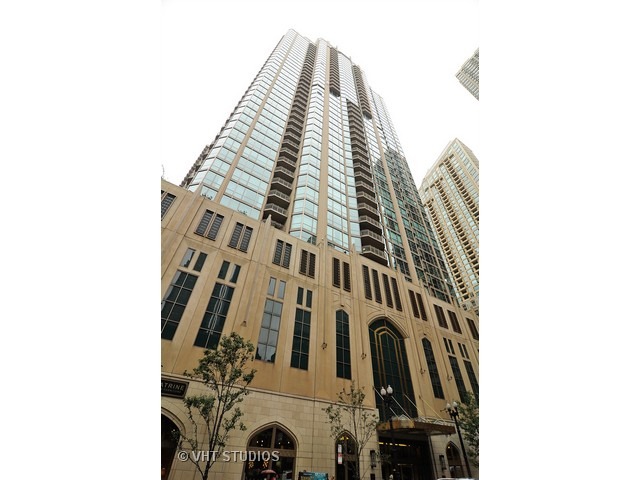 21 E Huron St #805, Chicago, IL 60611 photo 1