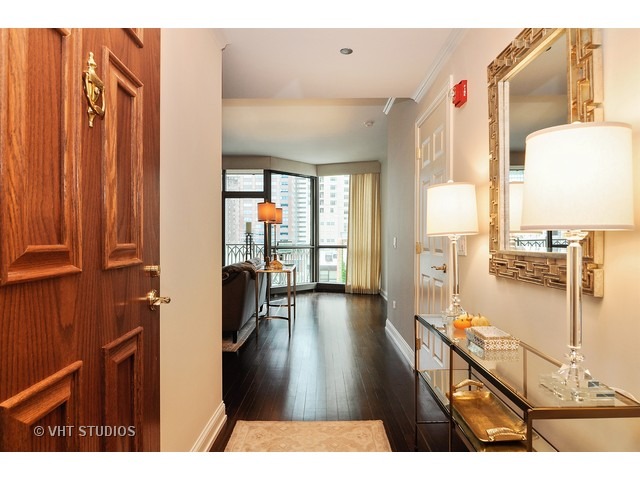 21 E Huron St #805, Chicago, IL 60611 photo 3