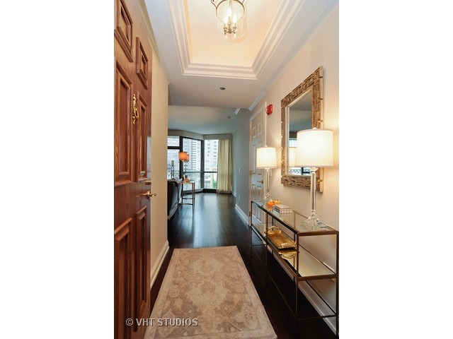 21 E Huron St #805, Chicago, IL 60611 photo 2