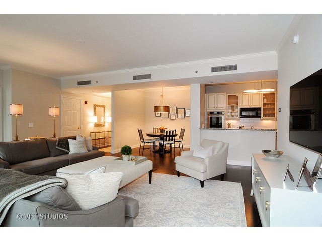 21 E Huron St #805, Chicago, IL 60611 photo 10