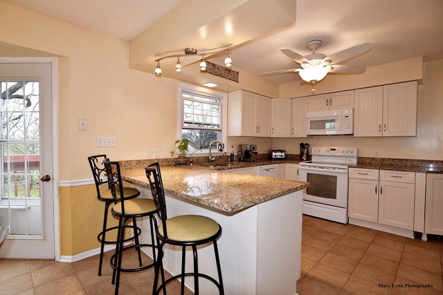 12726 Schaefer Rd, Plano, IL 60545 photo 4