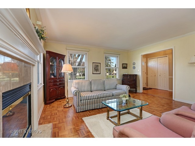 25 W677 Towpath Ct, Wheaton, IL 60189 photo 4