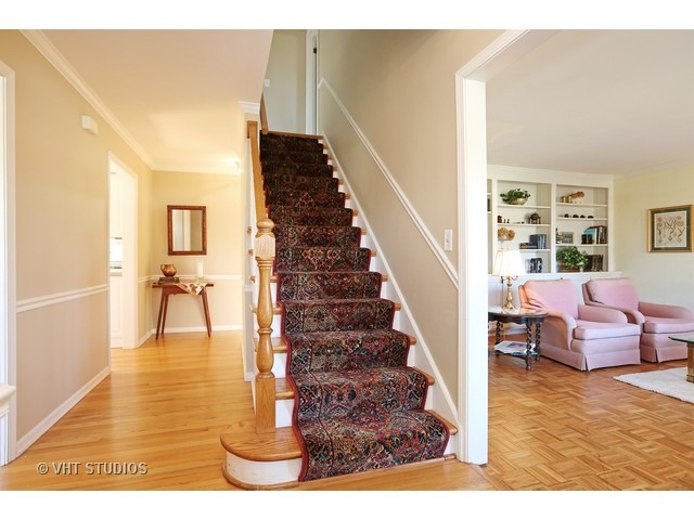 25 W677 Towpath Ct, Wheaton, IL 60189 photo 2