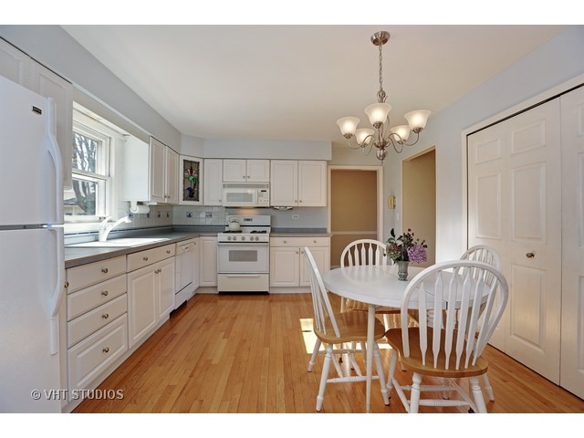 25 W677 Towpath Ct, Wheaton, IL 60189 photo 8