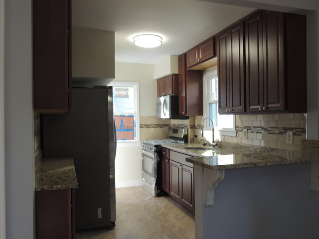 668 Addison St, Elgin, IL 60120 photo 4