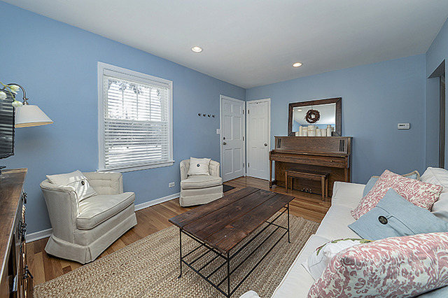 1407 College Ave, Wheaton, IL 60187 photo 3