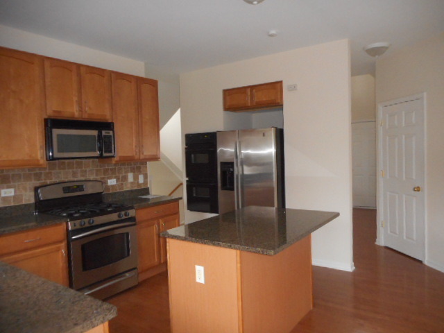 105 N Glenbrook Trl, Mchenry, IL 60050 photo 8