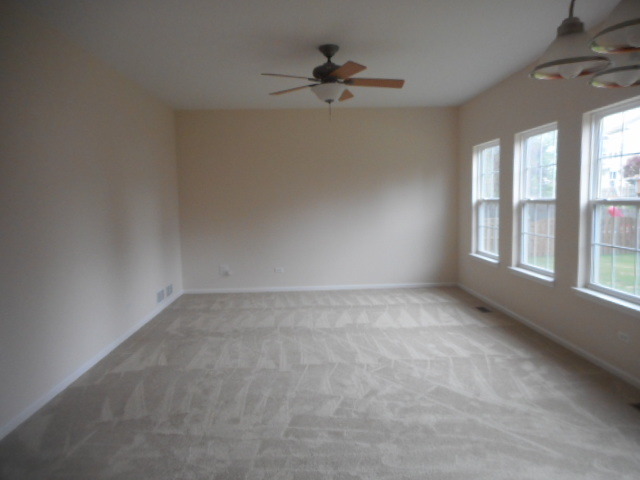 105 N Glenbrook Trl, Mchenry, IL 60050 photo 5