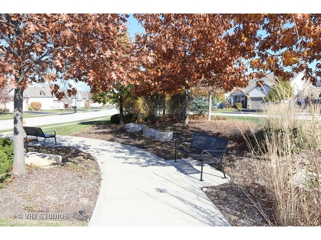 2500 Harvest Vly, Elgin, IL 60124 photo 2