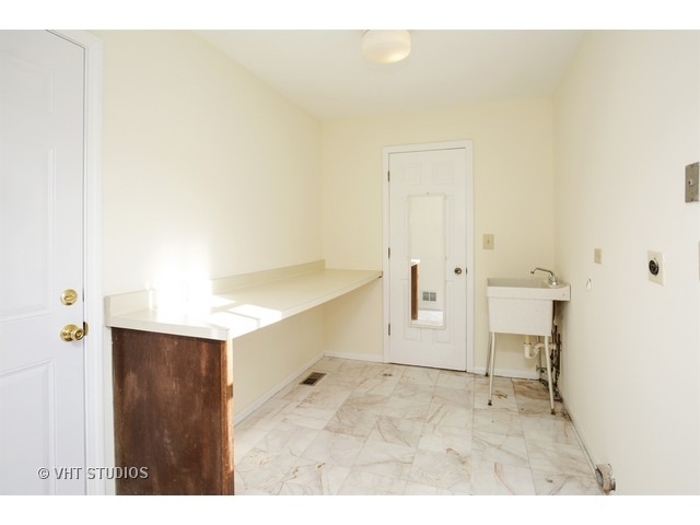 1415 Michelline, Hoffman Estates, IL 60192 photo 16