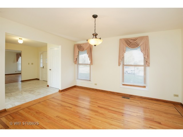 1415 Michelline, Hoffman Estates, IL 60192 photo 6