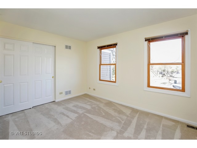 1415 Michelline, Hoffman Estates, IL 60192 photo 12