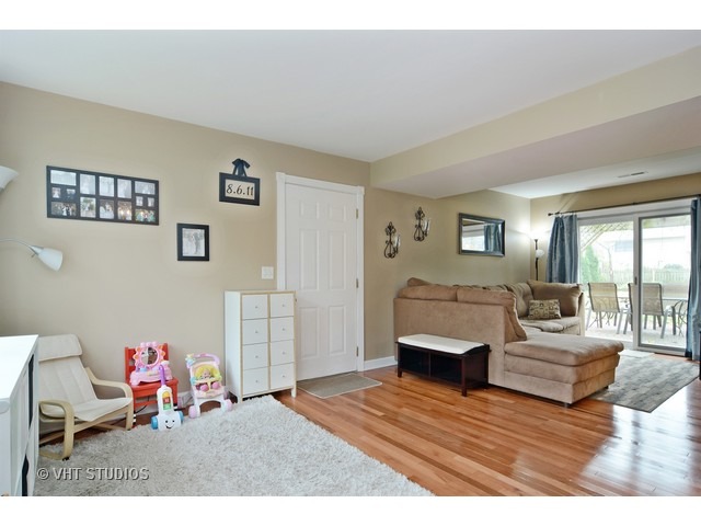 577 Arthur Dr, Cary, IL 60013 photo 2