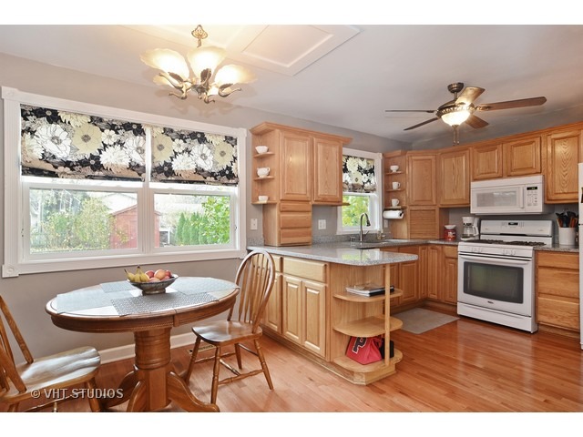 577 Arthur Dr, Cary, IL 60013 photo 3
