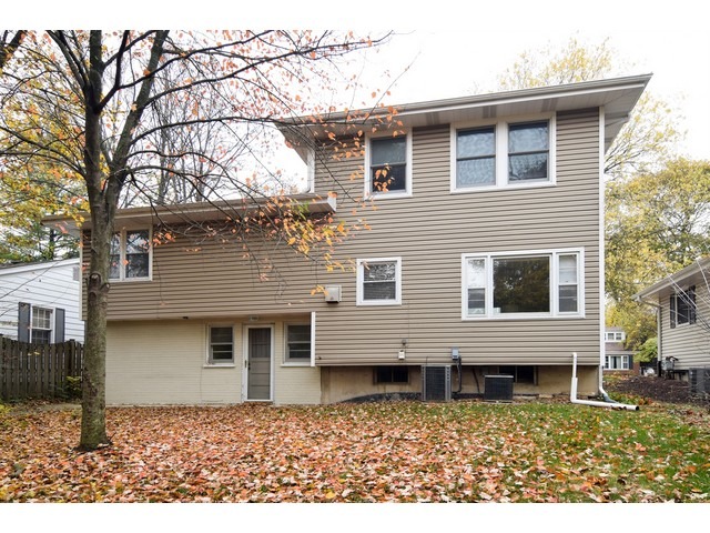 1131 Howard St, Wheaton, IL 60187 photo 14
