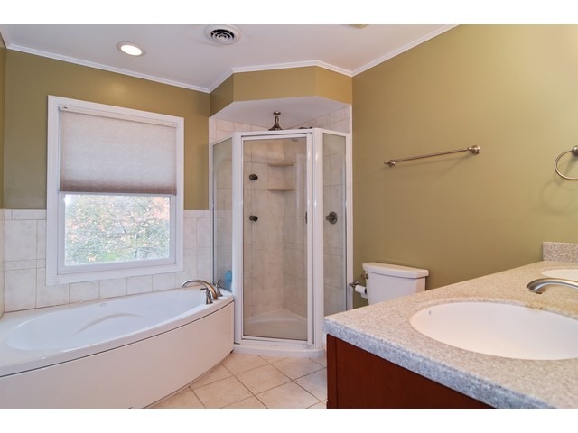 1131 Howard St, Wheaton, IL 60187 photo 8