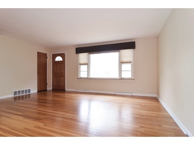 1131 Howard St, Wheaton, IL 60187 photo 2