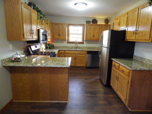 210 Deerhaven Dr, Minooka, IL 60447 photo 4
