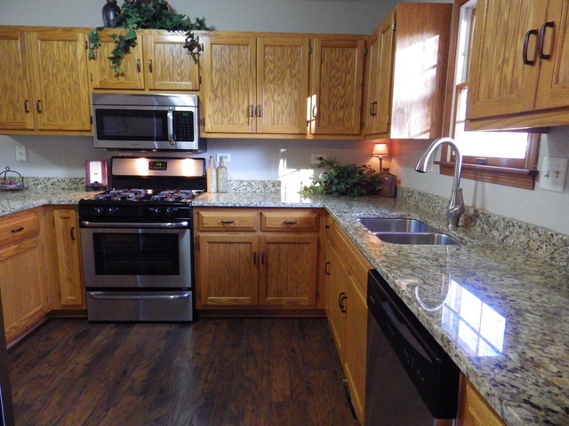 210 Deerhaven Dr, Minooka, IL 60447 photo 6