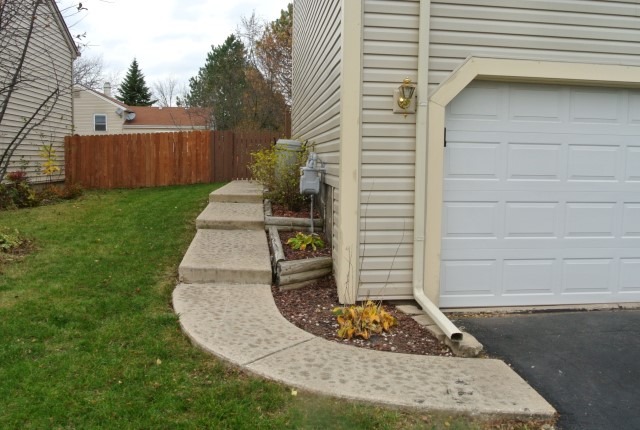 229 Burnside Cir, Bartlett, IL 60103 photo 3