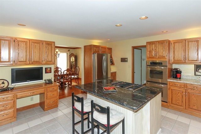 990 La Costa Ave, Bartlett, IL 60103 photo 10