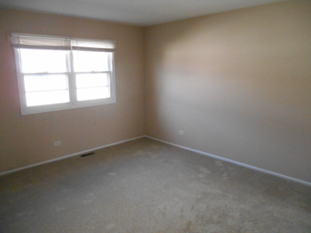 831 Minnesota Cir, Carol Stream, IL 60188 photo 15