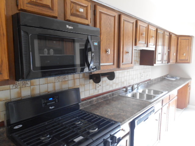 831 Minnesota Cir, Carol Stream, IL 60188 photo 2