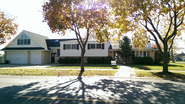 2001 Eastview Dr, Des Plaines, IL 60018 photo 1