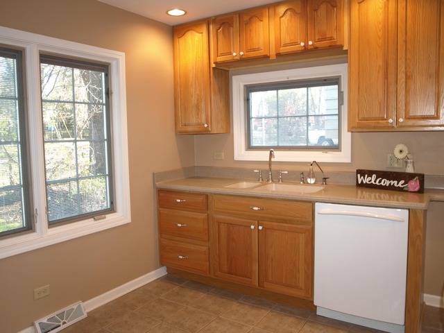 527 W Dowell Rd, Mchenry, IL 60051 photo 9