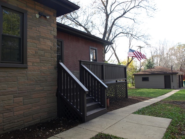 527 W Dowell Rd, Mchenry, IL 60051 photo 2