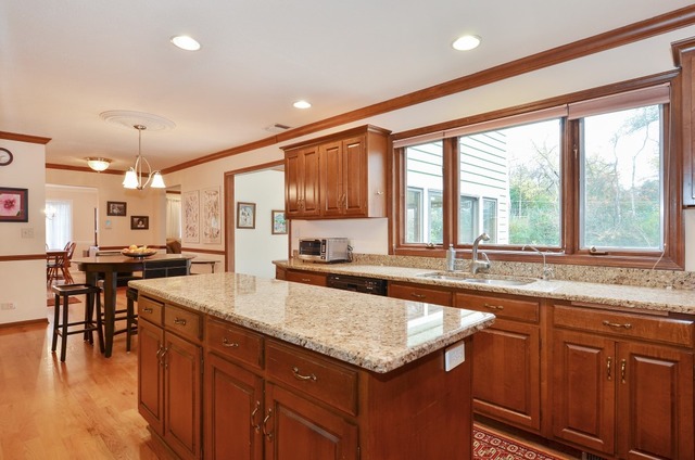 3735 Maple Ave, Northbrook, IL 60062 photo 7