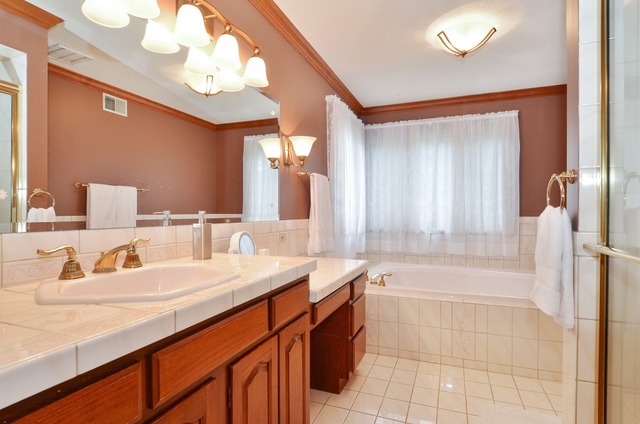 3735 Maple Ave, Northbrook, IL 60062 photo 16