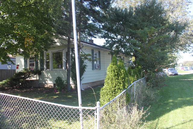  831 E Grand Lake Blvd, West Chicago, IL 60185 photo 2