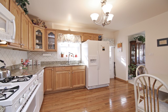 831 Long Rd, Glenview, IL 60025 photo 2