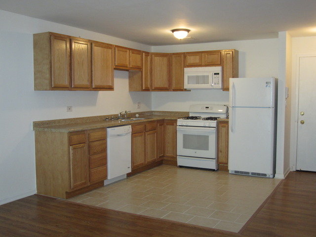 8 Kingery Quarter #207, Willowbrook, IL 60527 photo 2