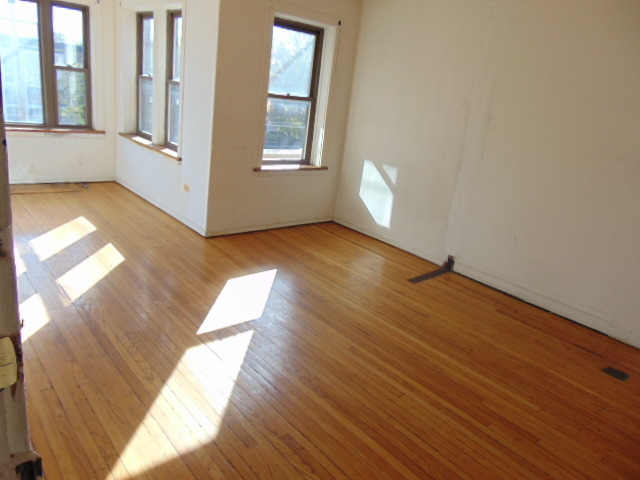 1414 E 70th St, Chicago, IL 60637 photo 4
