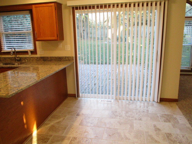 275 Hillhurst Dr, Cary, IL 60013 photo 9