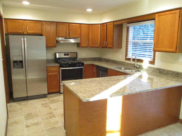 275 Hillhurst Dr, Cary, IL 60013 photo 4