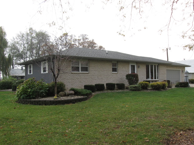 2525 E Mcardle Rd, Mazon, IL 60444 photo 2