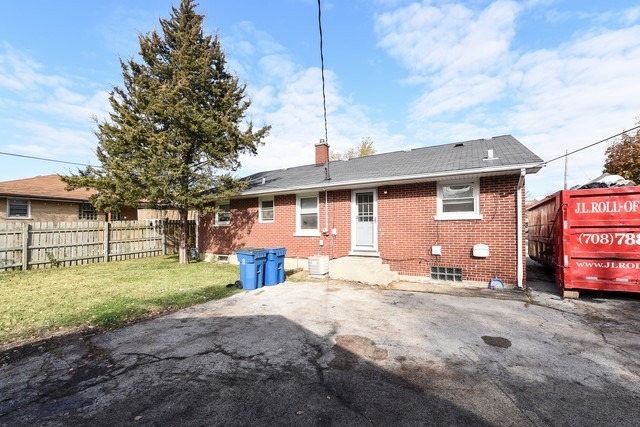 362 E St Charles Rd, Elmhurst, IL 60126 photo 12