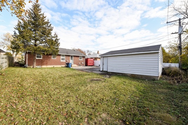362 E St Charles Rd, Elmhurst, IL 60126 photo 9