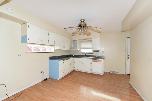 362 E St Charles Rd, Elmhurst, IL 60126 photo 4