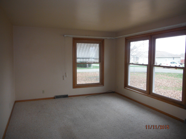 320 4th St, Mc Nabb, IL 61335 photo 3