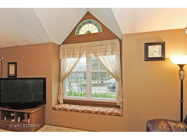 1861 Gleneagle Cir, Elgin, IL 60123 photo 4